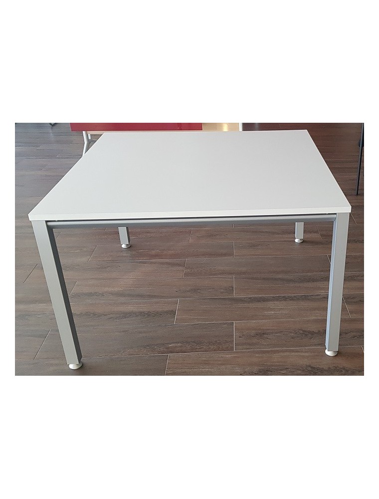 MESA CUADRADA VITAL 120 X 120 ESTRUCTURA 4 PATAS M